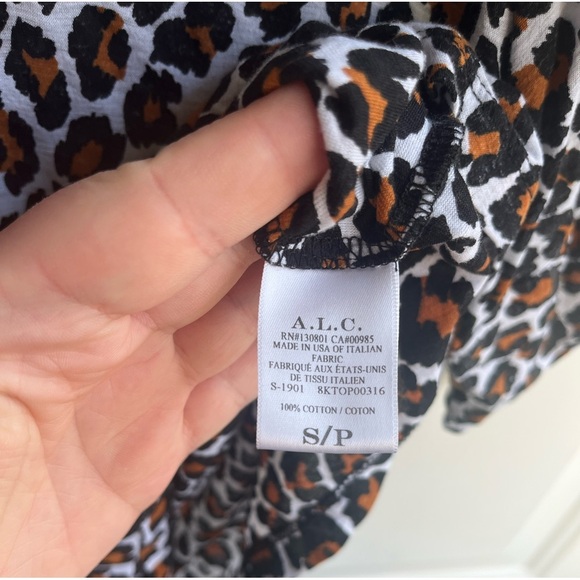 ALC Women’s Kati Leopard Print Super Soft Twist Puffed Sleeve Tee Sz Small - Picture 7 of 7